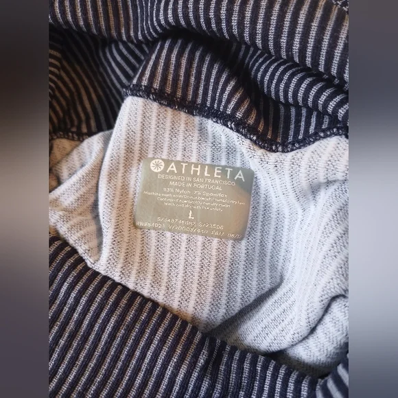 Athleta Flurry Blizzard Rib Turtleneck • Size L • Navy • Stretchy Base Layer EUC - Picture 11 of 11